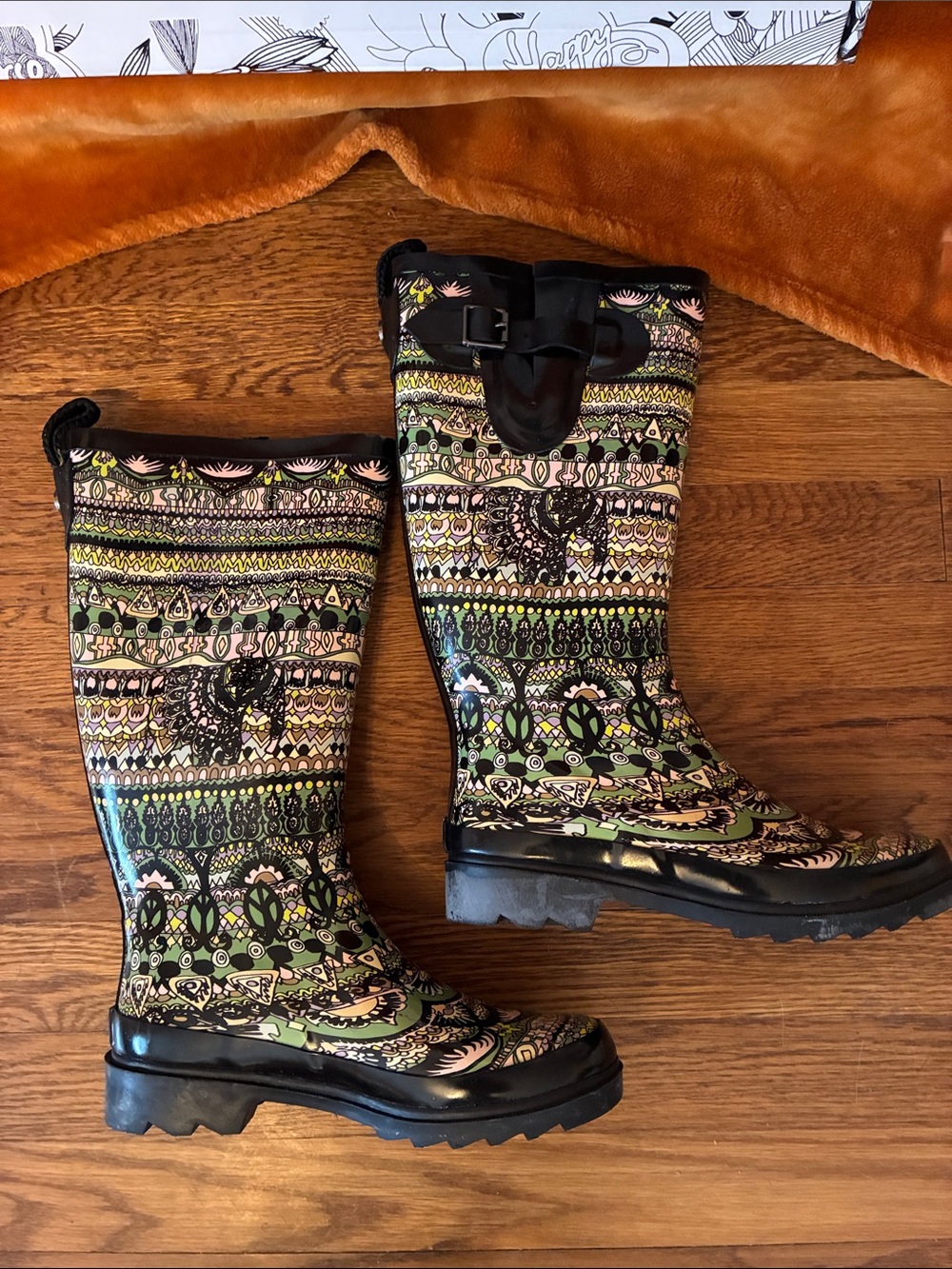 Size 6 GUC Sakroots Women's Green Multi-Patterned Rain Boots - Picture 3 of 6
